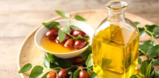 How to use jojoba oil to take care of your hair and skin
