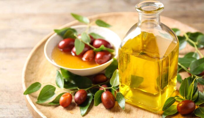 How to use jojoba oil to take care of your hair and skin