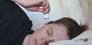 How to clean earwax